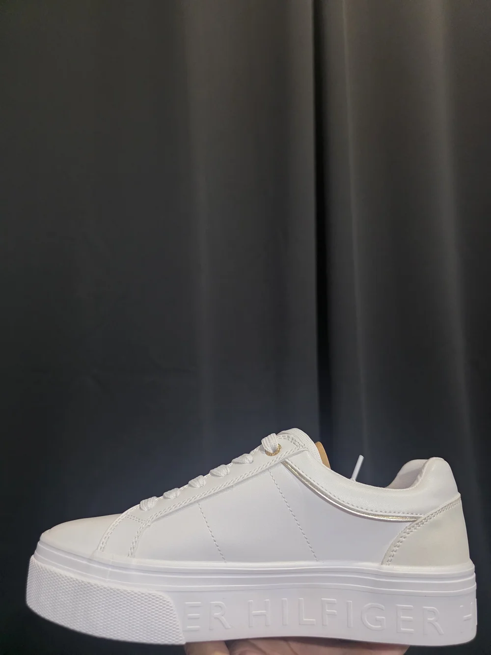 Sneakers Tommy Hilfiger Women Badria Size 7.5 US White